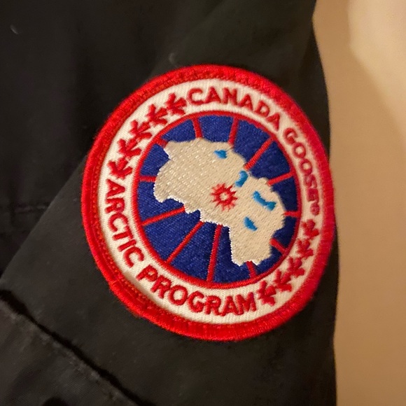 Canada Goose Montebello Parka Size Medium - Picture 4 of 11